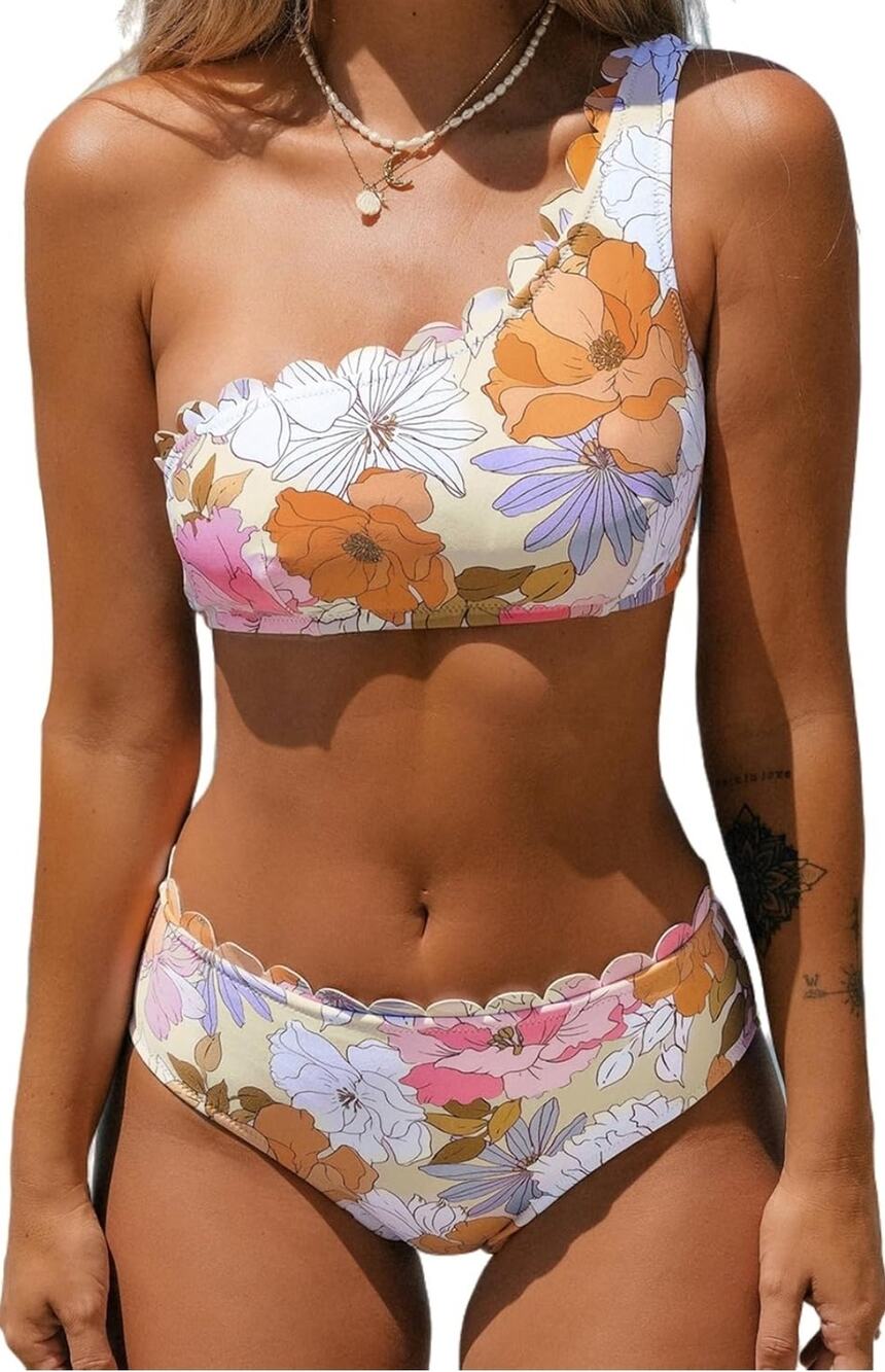 NWT Cupshe Two‑Piece Scalloped Edge Floral Bikini Set – Medium